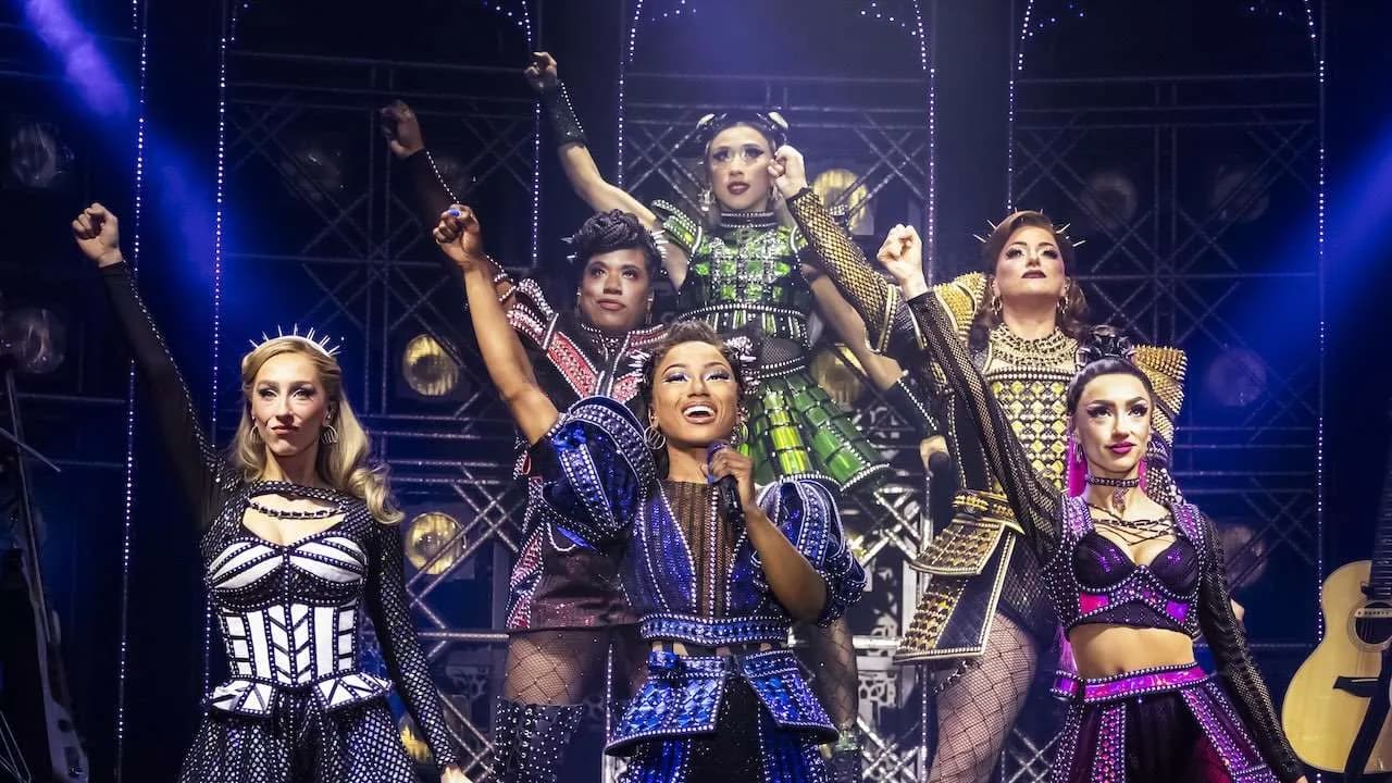 Live Music & Spectacle